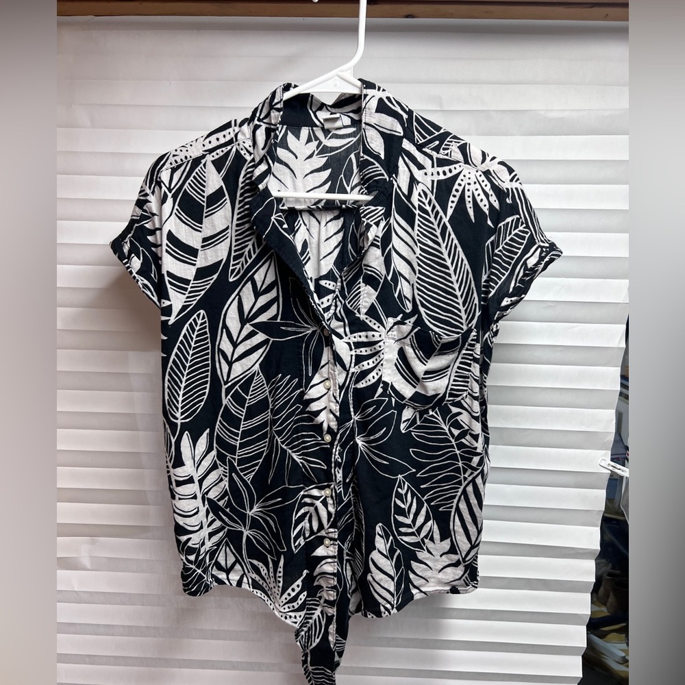 Old Navy Monochrome Leaf Print Shirt